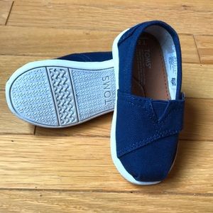 Toms, Boys Alpargata Canvas, Navy, size 5T
